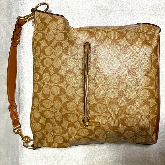 Looking for a bigger Coach Bag. - Picture 3 of 4